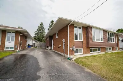 14 ELLENDALE Drive, North Bay, ON P1B 8X6