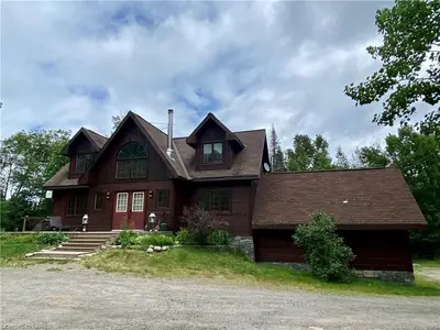 1058 HWY 17 E, North Bay, ON P1B 8G4