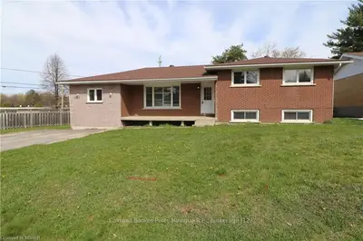 2506 SANDRA Avenue, North Bay, ON P1B 7W8