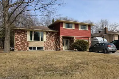 214 MCNAUGHTON Avenue, North Bay, ON P1C 1G7