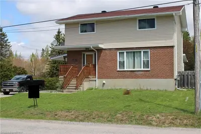 44 BESSERER Road, North Bay, ON P1B 8G3