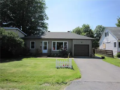 18 PASSMORE Avenue, North Bay, ON P1A 1H8