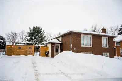 26 OAKDALE Road, North Bay, ON P1B 8Y8