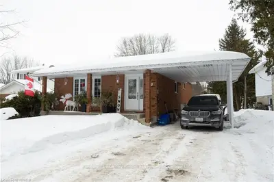 105 VILLAGE Crescent, Greater Sudbury, ON P3A 4X8