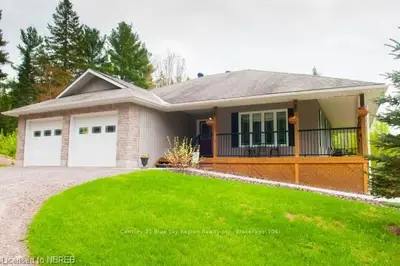 256 Pinetree Way, Powassan, On P0h 1z0