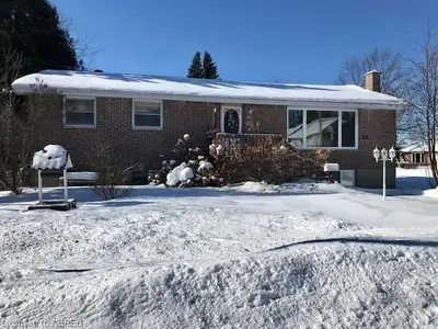 1081 FROST Street, North Bay, ON P1B 6C8