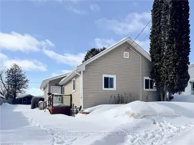 729 DOUGLAS Street, North Bay, ON P1B 5P1