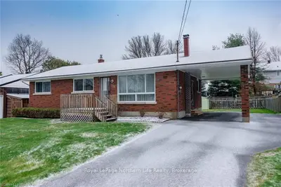 360 GREENWOOD Avenue, North Bay, ON P1B 5G4