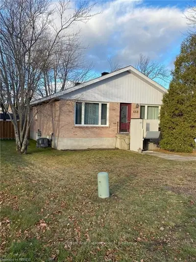 668 BROMLEY Avenue, North Bay, ON P1B 9H9