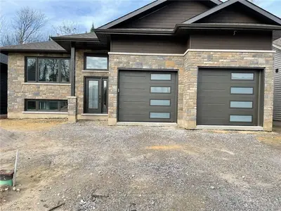28 GREY STONE Avenue, North Bay, ON P1C 0B9