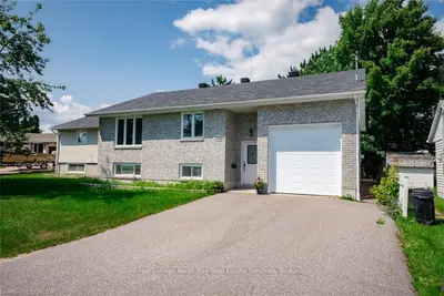 220 ELMWOOD Avenue, North Bay, ON P1B 5G9