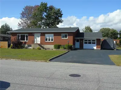 1905 MCKEOWN Avenue, North Bay, ON P1B 7N5