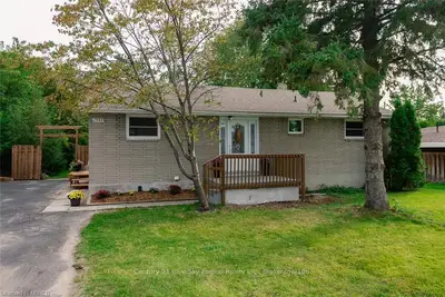 2592 EASTVIEW Crescent, North Bay, ON P1B 7W5