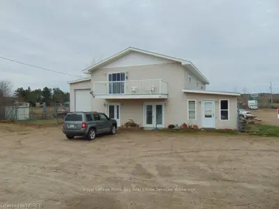 9 Earls Lake Road, Papineau-Cameron, ON P0H 1V0