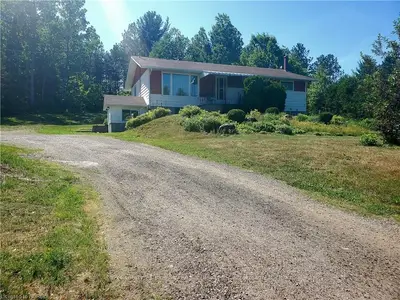 89 LATOUR Crescent, Powassan, ON P0H 1Z0