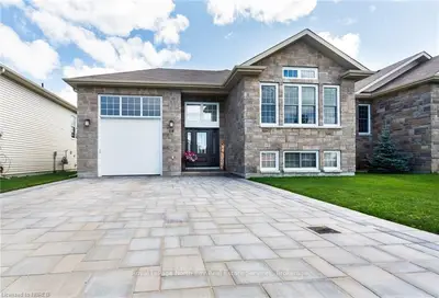 18 BROOKLAND Drive, North Bay, ON P1A 0A1