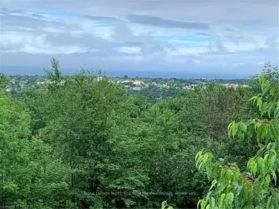 457 SURREY Drive, North Bay, ON P1C 1E5