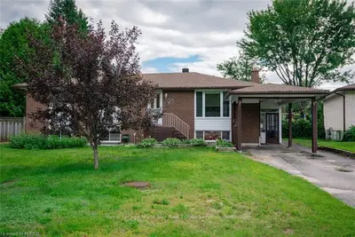 127 OVERHOLT Place, North Bay, ON P1B 7X9