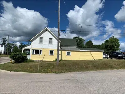 489 Valois Drive, Mattawa, ON P0H 1V0