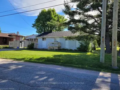 784 MCKAY Avenue, North Bay, ON P1B 7W3