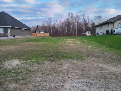 121 LACHANCE Drive, West Nipissing, ON P2B 0B3
