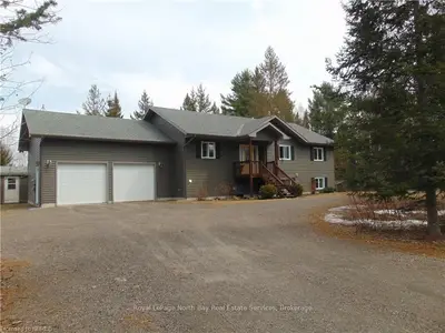 266 TREADLIGHTLY Drive, East Ferris, ON P0H 1K0