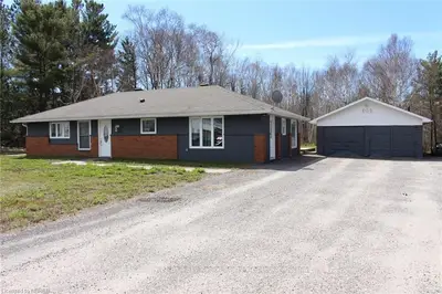 33 CEDAR HEIGHTS Road E, North Bay, ON P1B 8G3