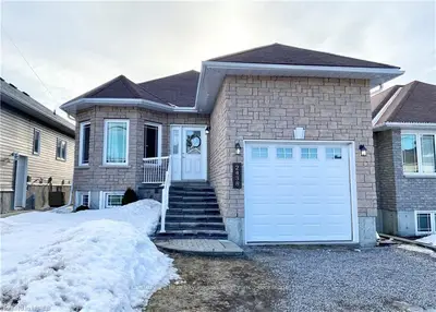 2438 CONNAUGHT Avenue, North Bay, ON P1B 0C4
