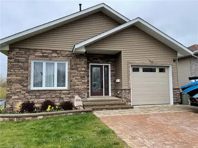 804 REGINA Street, North Bay, ON P1B 2K6