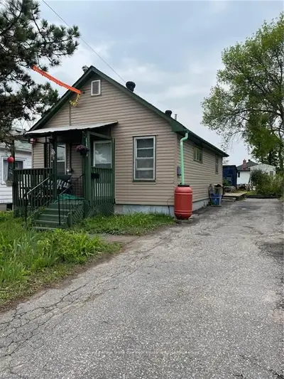 1127 HAMMOND Street, North Bay, ON P1B 2J1