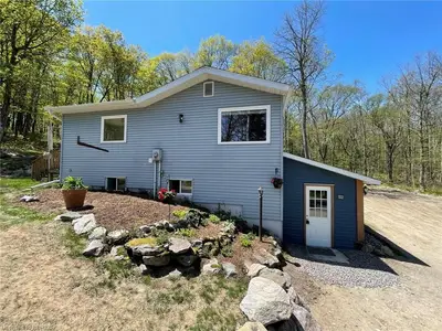 102 WHALLEY LAKE Road W, Magnetawan, ON P0A 1P0