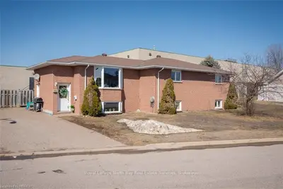 17 ROMEO Court, North Bay, ON P1B 9R5