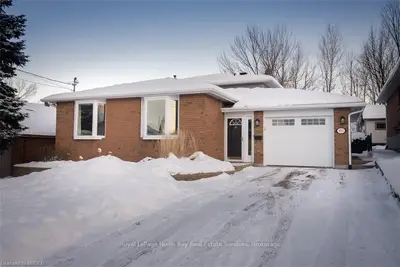 137 SHALLOT Crescent, North Bay, ON P1A 3V7
