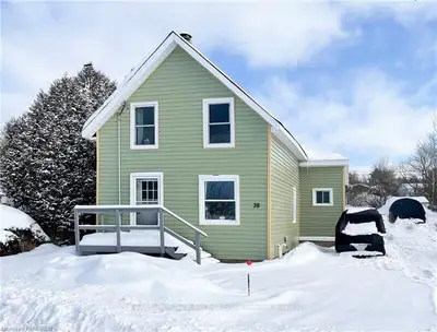 38 QUEENS Avenue, Powassan, ON P0H 1Z0