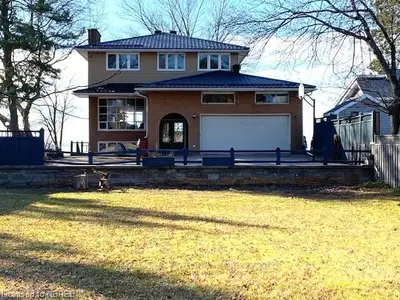 877 PREMIER Road, North Bay, ON P1A 2H4