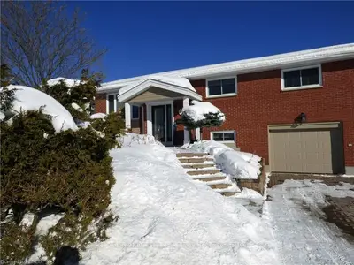 18 MERLIN Avenue, North Bay, ON P1A 3X8