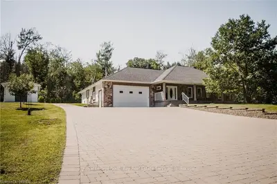 911 LAROCQUE Road, North Bay, ON P1B 8G3