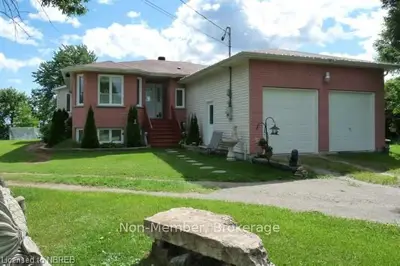 32 Maurice Road, West Nipissing, On P2b 3m1