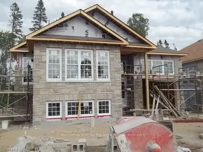 8 Brookland Drive, North Bay, On P1a 0a1
