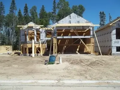 10 Brookland Drive, North Bay, On P1a 0a1