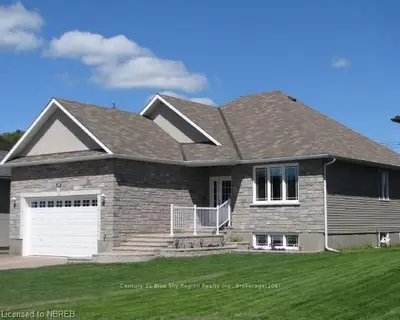 23 Dellandrea Drive, North Bay, On P1b 0a5