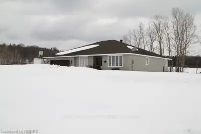 4 Glendale Heights Drive, Powassan, On, P0h 1z0