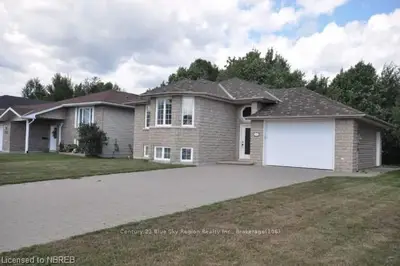 2585 Connaught Avenue, North Bay, On P1b 9v7