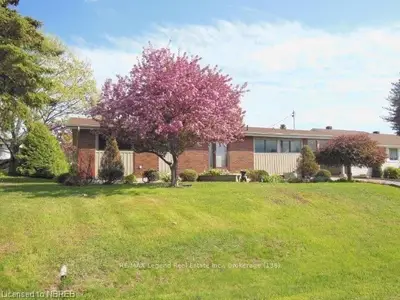 2515 Eastview Crescent, North Bay, On P1b 7w4