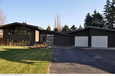 995 Pinewood Road, North Bay, On P1b 4p2