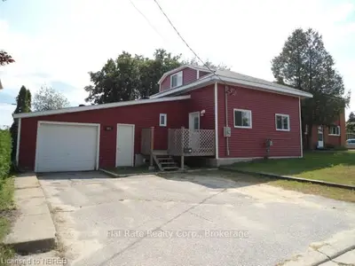 303 Lansdowne Avenue, North Bay, On P1b 6y3