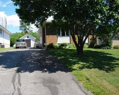 2083 Mckeown Avenue, North Bay, On P1b 7n8