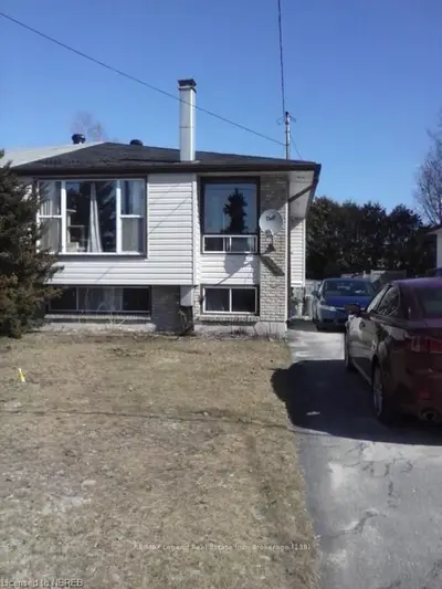 642 Robarts Avenue, North Bay, On P1b 7e4