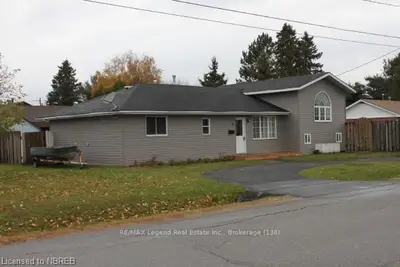 18 Georgian Road, North Bay, On P1a 2t2