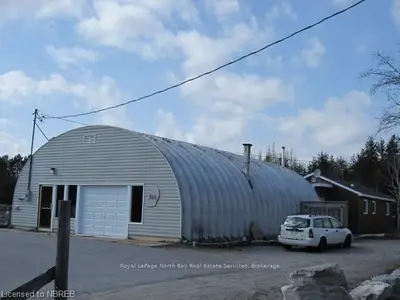 560 Four Mile Lake Road, North Bay, On P1b 8g2